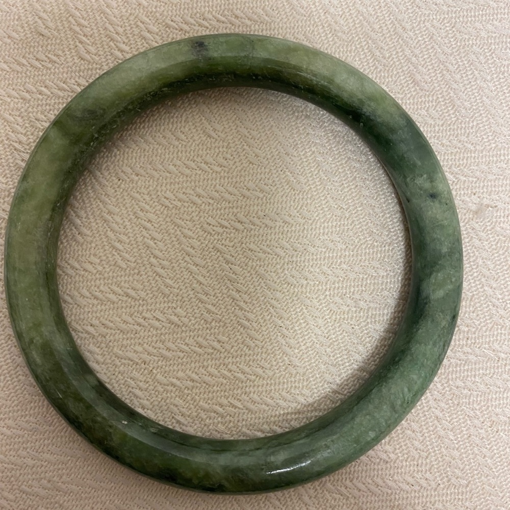 Jade bangle bracelet